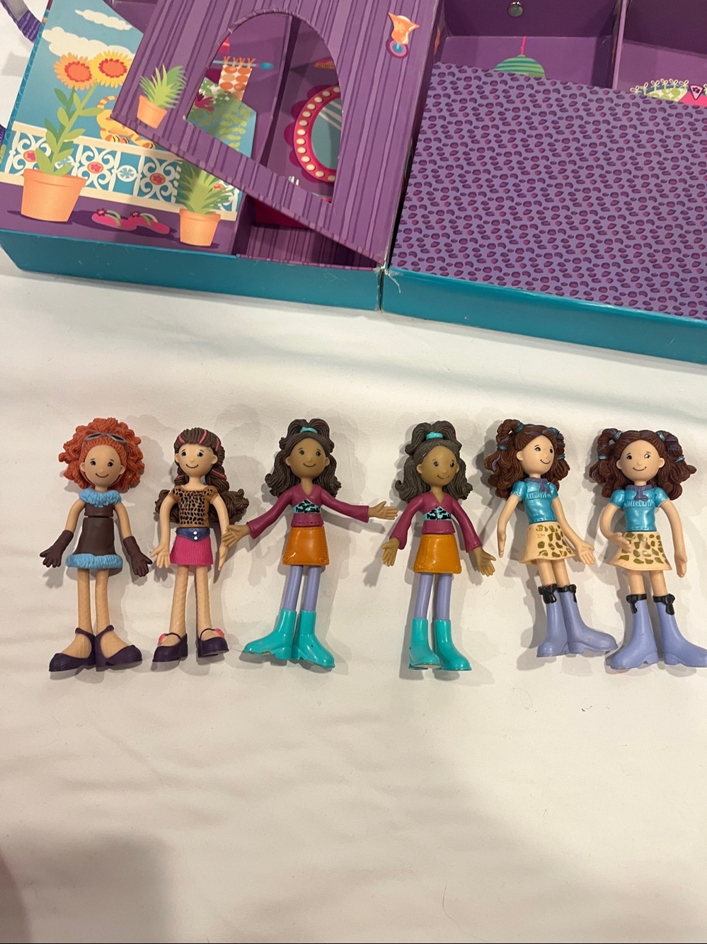 Groovy Girls Minis 6 Dolls & Carrying Case Cardboard Home